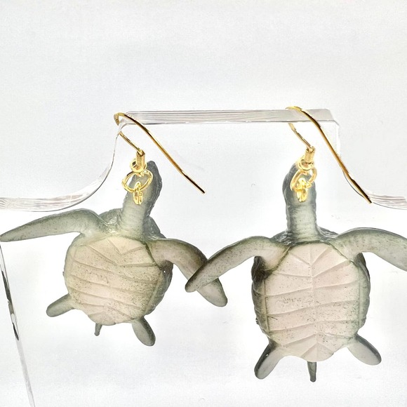 Sea Turtle Earrings - Ocean Earrings - Zoo Earrings - Teacher Earrings - Beach - Picture 6 of 7